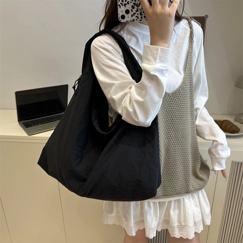 Sac Cabas en Nylon de Grande Capacité pour Femme Minimaliste Plissé Sac à Épaule Décontracté Sac Hobo Élégant Style Lazy Sac de Shopping