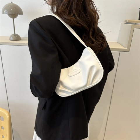 Bolso de Axila de Cuero PU Plisado para Mujer Minimalista Color Sólido Bolso de Hombro Medialuna Cruzado Moda Streetwear