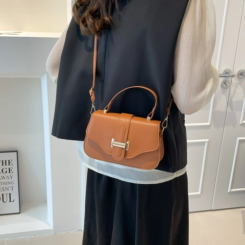 Women's French Retro Small Square Crossbody Bag Litchi Grain PU Leather Metal Buckle Shoulder Bag For Daily Commuting