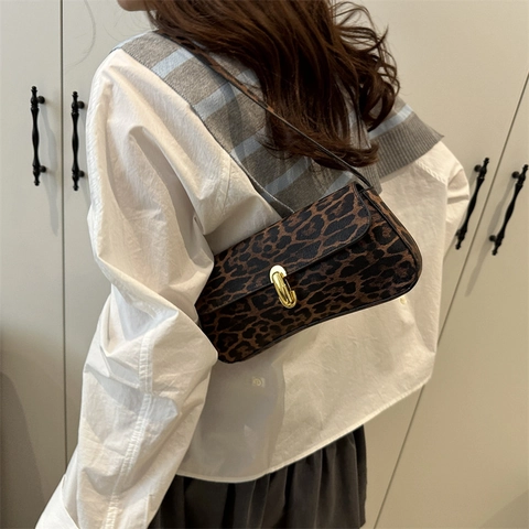 Minimalist Women Leopard Print PU Leather Shoulder Bag Fashion Underarm Bag Vintage Square Saddle Bag With Metal Lock Daily Handbag