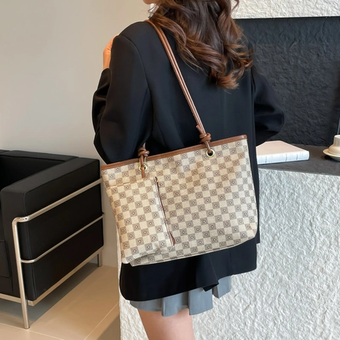 Ensemble de Sac Fourre-Tout en Cuir PU à Damier Rétro pour Femmes Sac à Épaule Grande Capacité Avec Pochette Assortie Sac à Main