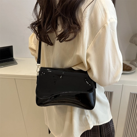 Borsa a Spalla in Vernice da Donna Patta Asimmetrica Quadrata Borsa a Tracolla Minimalista Moda Piccola Borsetta per Uso Quotidiano