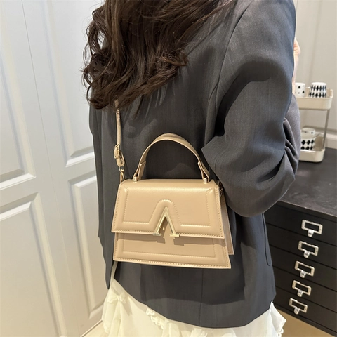 Französischer Stil PU-Leder Kleine Quadratische Umhängetasche Damen Mode Strukturierte Tragbare Schultertasche Mit Metallschnalle