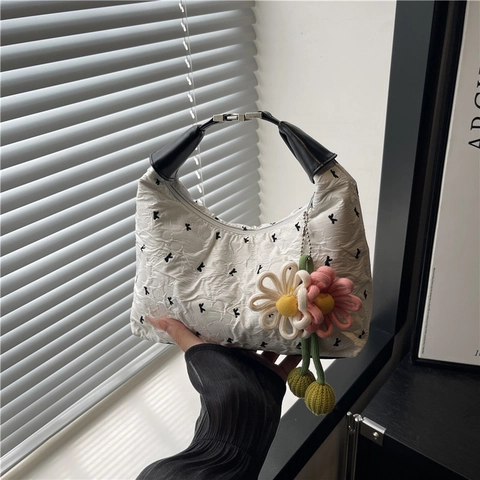 Bolso Hobo de Mujer Plisado Bolso de Mano Color en Contraste con Colgante de Flor de Punto Bolso de Hombro Pequeño