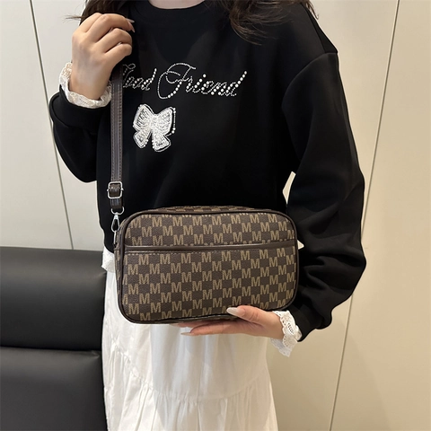 Bolso Bandolera con Monograma de Cuero PU para Mujer Vintage con Estampado de Letra M Bolso de Cámara Bolso de Hombro Cuadrado Pequeño con Correa Ajustable