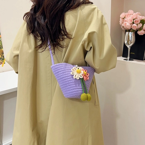 Borsa a Tracolla da Donna Intrecciata a Mano con Fiori Borsa a Secchiello in Paglia All'uncinetto con Bottone di Perla Casual