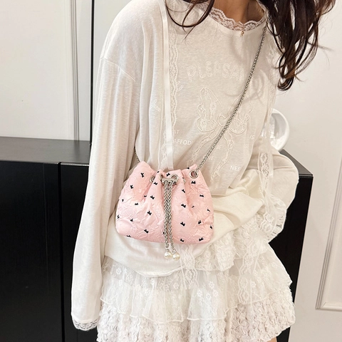 Borsa a Secchiello da Donna alla Moda in Nylon con Ricamo a Fiocco Coulisse e Decorazione Perle Artificiali Tracolla Catena Argento Borsa a Mano Piccola