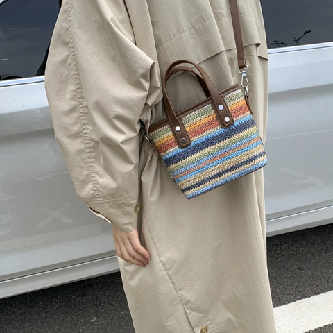 Elegante Borsa a Secchiello a Strisce Arcobaleno da Donna in Pelle PU con Trama Intrecciata Borsa a Tracolla Casual per Vacanze