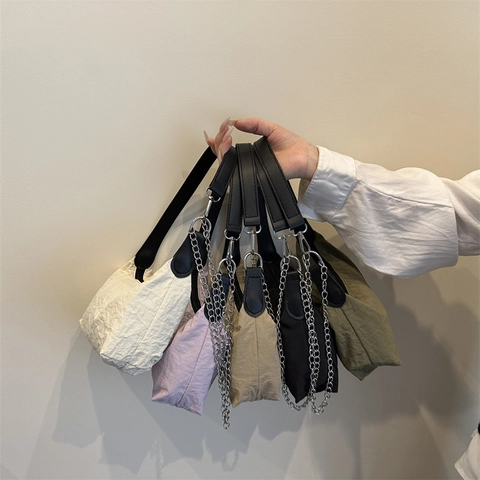 Damen Fashion Nylon Plissiert Achseltasche Casual Trendy Schultertasche Mit Metallkette Elegante Pendeltasche Für Den Alltag