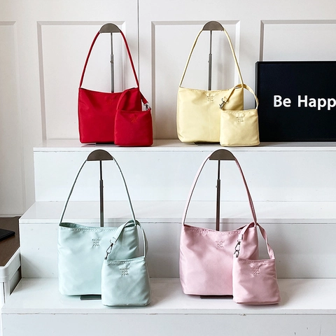 Bolso de Axila de Nailon para Mujer Bolso de Hombro Minimalista Con Bolsa Pequeña Accesorio Color Sólido Estilo Callejero