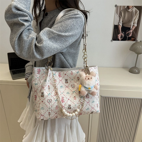 Sac Fourre-tout de Mode pour Femmes Ours de Dessin Animé Floral Grande Capacité Sac à Bandoulière Matelassé avec Chaîne de Perles et Charme d'ours