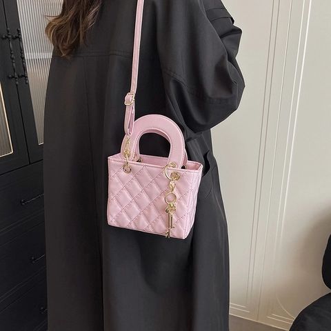 Street Fashion Women Quilted PU Leather Shoulder Bag Solid Color Mini Square Crossbody Handbag With Key Pendant For Daily