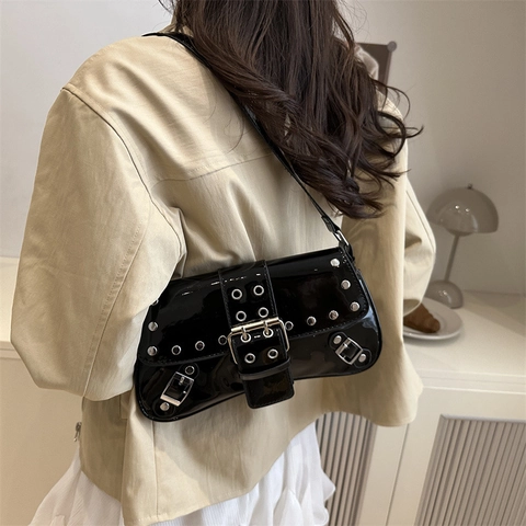 Sac Sous le Bras Baguette en Cuir PU Brillant pour Femmes Y2K Punk Rétro Rivets Sac à Épaule Avec Boucle Pour Quotidien