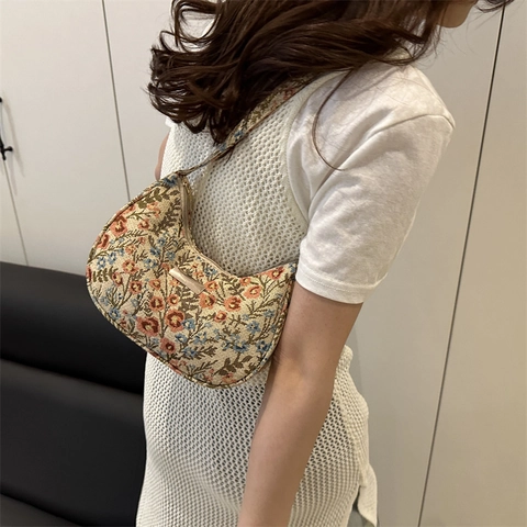 Vintage Floral Jacquard Underarm Bag For Women Retro Pastoral Half Moon Hobo Shoulder Bag With Metal Decoration Fashion Handbag