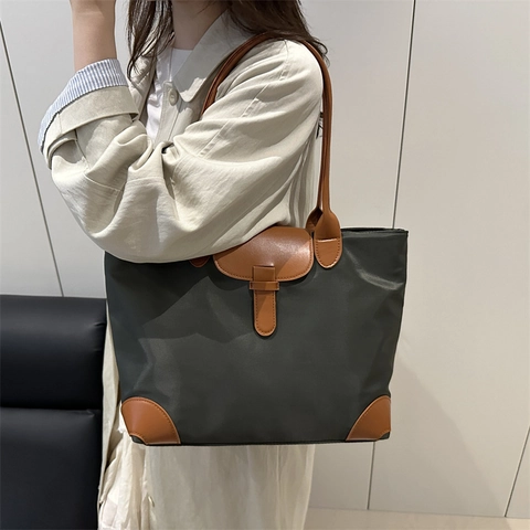 Große Nylon Tragetasche Für Damen Mode Kontrastfarbe PU Lederbesatz Schultertasche Street Trend Pendler Handtasche