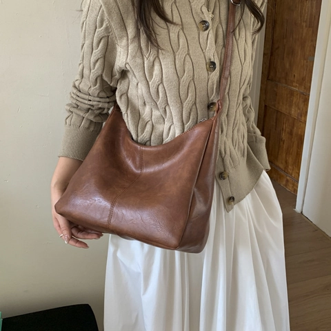 Minimalist Women PU Leather Tote Shoulder Bag Large Capacity Retro Solid Color Crossbody Bag Autumn Fashion Commuter Handbag