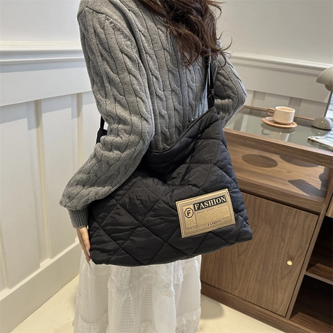 Bolso de Hombro Acolchado de Gran Capacidad para Mujer Casual de Nylon con Patrón de Diamantes Bolso Tote con Etiqueta de Moda