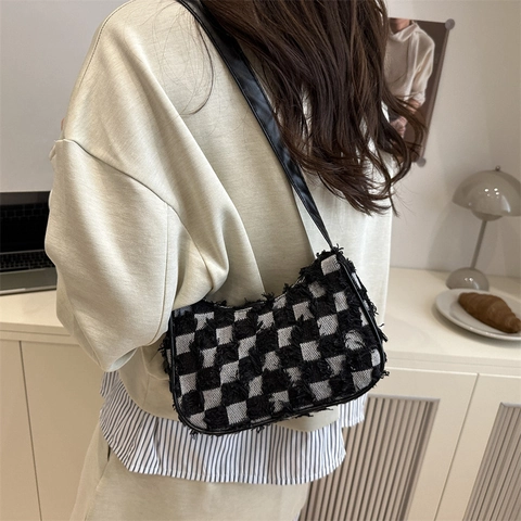 Women Vintage Denim Star Checkerboard Shoulder Bag Frayed Edges Y2K Style Underarm Bag Casual Streetwear Tote For Ladies