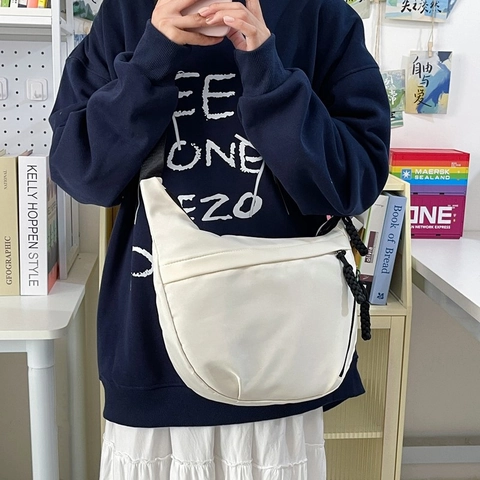 Large Capacity Nylon Crescent Shoulder Bag For Women Fashion Streetwear Crossbody Tote Bag With Woven Zipper Puller
