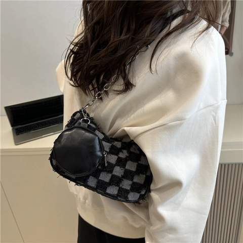 Bolso de Hombro de Mezcla de Denim para Mujer Niche Vintage Estrellas Tablero Borde Deshilachado Bolso de Mano Cadena Monedero