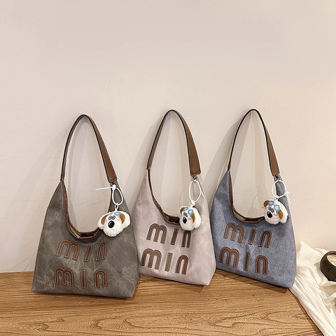 Vintage Fashion Large Capacity Tote Bag For Women PU Leather Minimalist Shoulder Bag With Plush Dog Pendant Shopping Bag