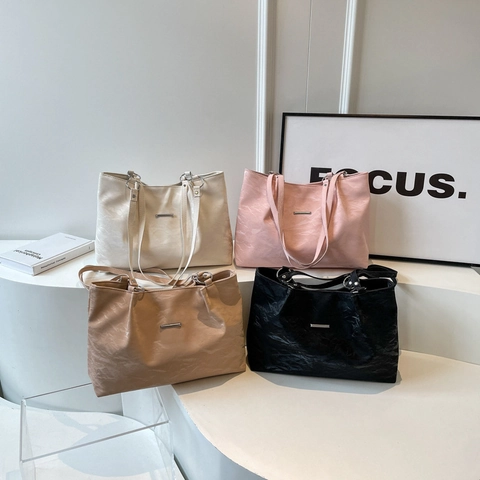 Grand Sac Fourre-Tout pour Femmes à Texture Plissée à la Mode en Cuir PU Sac à Bandoulière Minimaliste Sac à Main de Navettage Polyvalent