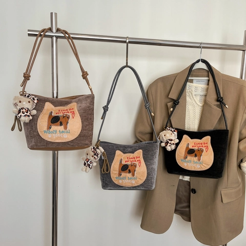 Damen Wildleder Beuteltasche Mit Katzenstickerei Leopard Print Plüsch-Anhänger Lässig Schulter Crossbody Tasche Herbst Winter Handtasche