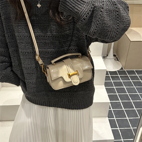 Bolso de Hombro Cuadrado Pequeño de Cuero PU Minimalista Bolso Bandolera Retro con Asa Hebilla de Metal Bolso de Moda