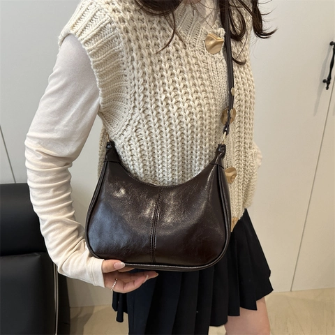 Fashion PU Leather Dumpling Hobo Bag For Women Casual Solid Color Crescent Shoulder Crossbody Bag With Stitching Detail Zipper Closure Handbag