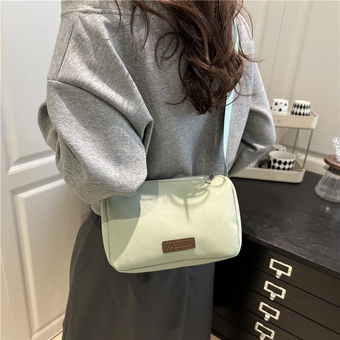 Sac Bandoulière Femme en Nylon Léger Résistant à l'Eau Petit Sac à Épaule Avec Sangle Réglable Sac à Main Couleur Unie