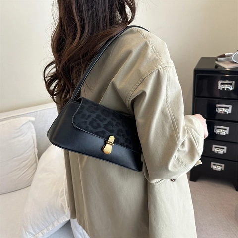 Bolso Baguette Vintage para Mujer con Patchwork de Leopardo en Cuero PU Bolso de Hombro con Hebilla de Metal Estilo Francés