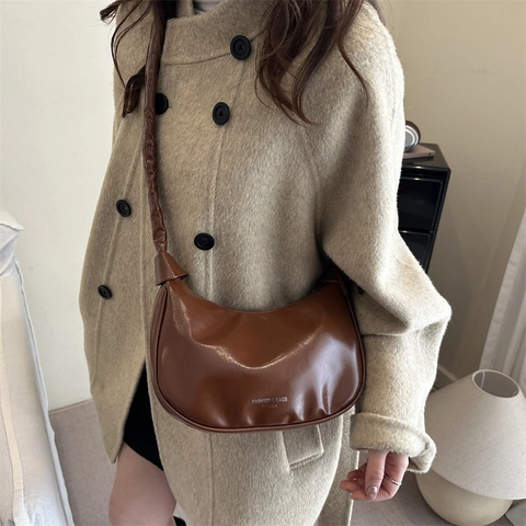 Borsa Hobo da Donna alla Moda in Pelle PU Mezzaluna Borsa a Spalla Con Manico Arricciato Stampa Lettere Borsa a Tracolla Casual Chic