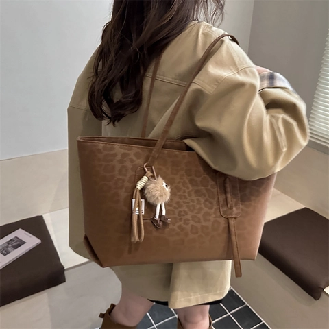 Women Leopard Print Large Capacity Tote Bag Fashion Casual PU Leather Shoulder Bag With Plush Monster Charm Handbag