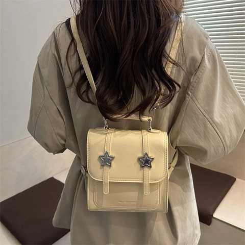 Mini Sac à Dos pour Femmes Mode Orné d'Étoiles Petit Sac à Bandoulière en Cuir PU pour Dames Style Rue Décontracté