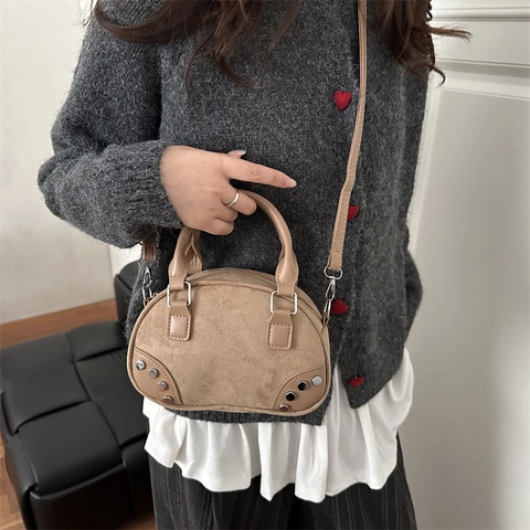 Petit Sac Carré Femme Rétro Minimaliste Style Daim Avec Rivets Sac Bandoulière Sac à Main Tendance Mode Quotidienne