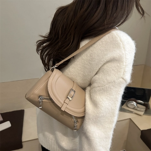 Moderna Borsa Quadrata Piccola in Pelle PU con Patta Borsa a Tracolla Donna Retro Decorazione Cerniera Fibbia per Pendolarismo
