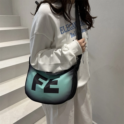 Borsa a Tracolla da Donna Grande Capacità Sfumata Stampa Lettera FE Mezzaluna Tote Bag Tracolla Regolabile Streetwear Borsa