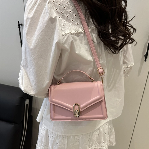 Damen Fashion PU Leder Umhängetasche Einfarbig Klappe Crossbody Tasche Mit Gold Metallschloss Gesteppt Kleine Quadratische Tasche