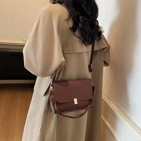 Borsa a Tracolla da Donna Trendy in Pelle PU Minimalista Piccola Borsa Quadrata Con Manico Intrecciato Fibbia in Metallo Borsa a Patta