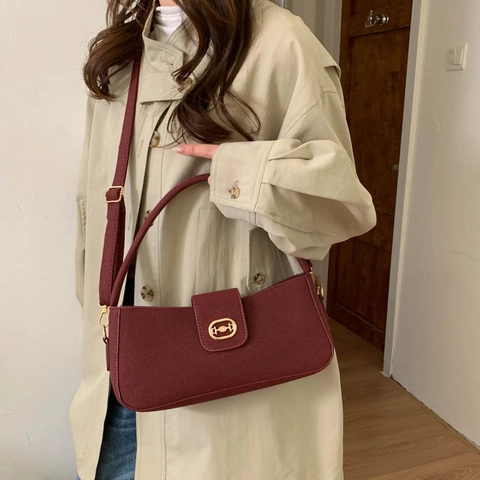 Women Retro PU Leather Shoulder Bag Minimalist Baguette Bag Metal Horsebit Detail Casual Crossbody Bag For Daily Fashion