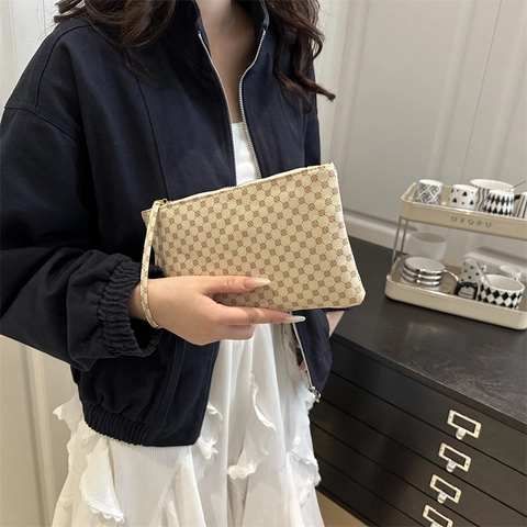 Mode PU Leder Bedruckte Clutch M Buchstabe Kleeblatt Muster Handgelenktasche Handtasche Für Damen Alltag Pendler Umschlagtasche