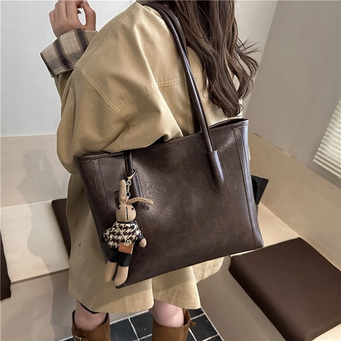 Borsa Tote da Donna in Pelle PU di Grande Capacità Borsa a Tracolla Casual di Design di Nicchia Con Simpatico Ciondolo a Coniglio Borsa alla Moda Vintage
