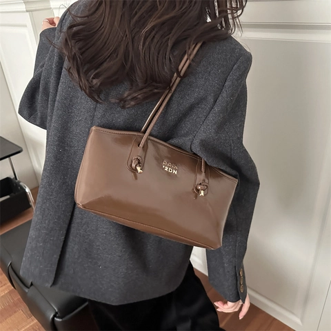 Borsa Sotto l'Ascella in Pelle PU Lucida da Donna Retro Borsa a Tracolla di Grande Capacità Con Cinturino Annodato Semplice Borsa Moda Pendolare