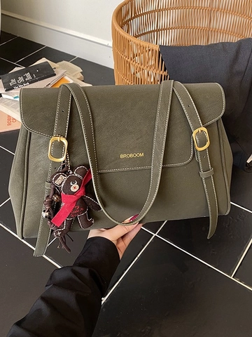 Women Casual PU Leather Tote Bag Contrast Stitching Large Capacity Shoulder Bag With Bear Pendant Urban Minimalist Handbag