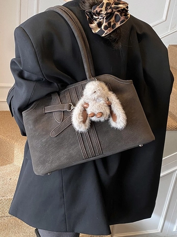 Borsa Sottobraccio Tote da Donna Retro Grande Capacità PU Textur Scamosciata Con Ciondolo a Coniglio in Peluche Doppi Spallacci Fodera in Poliestere