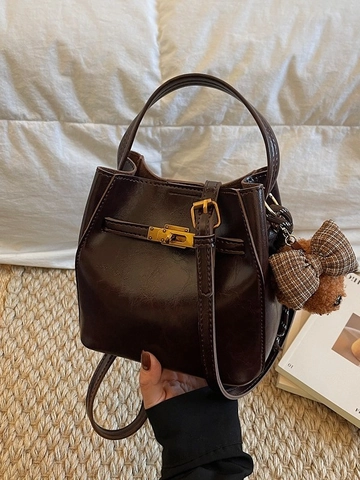 Vintage PU Leather Bucket Bag For Women Retro Maillard Shoulder Bag With Bear Keychain Fashion Stitching Handbag