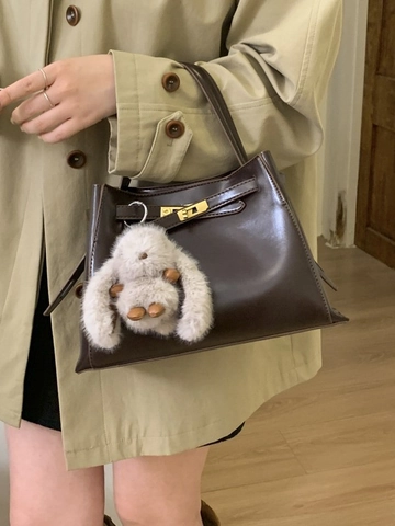 Retro PU Leather Bucket Bag For Women Minimalist Stitching Crossbody Bag With Rabbit Pendant Metal Lock Design Handbag