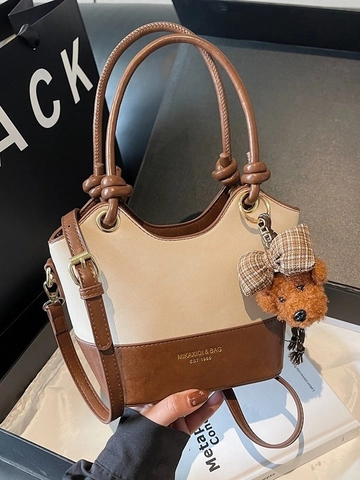 Borsa a Secchiello Vintage in Pelle PU da Donna Borsa a Tracolla alla Moda con Cuciture e Ciondolo a Orsetto Casual Versatile