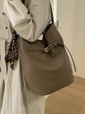 Sac Seau Vintage en Cuir PU pour Femmes Sac Cabas à Épaule Grande Capacité Avec Décor de Foulard en Soie Retro Boucle de Ceinture