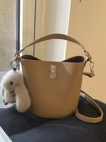 Women Lychee Texture PU Leather Bucket Bag Minimalist Crossbody Shoulder Bag With Metal Lock Plush Rabbit Charm